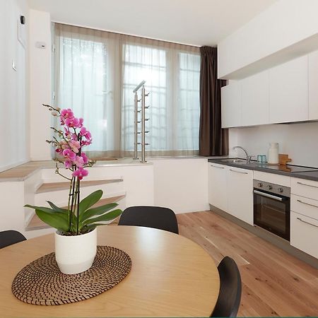Presty Apartments Milan Bagian luar foto